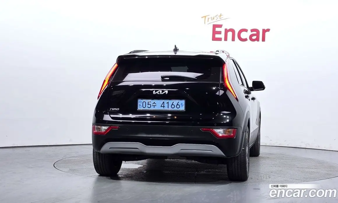 Kia Niro 2023 0.2 автомат (гидро), фото 3