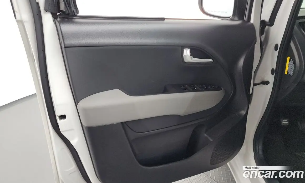Kia Ray 2023 1.0 автомат (гидро), фото 14