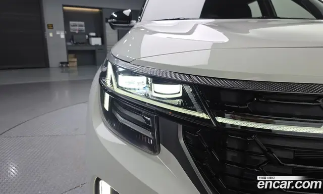 Kia Seltos 2023 2.0 автомат (гидро), миниатюра 8