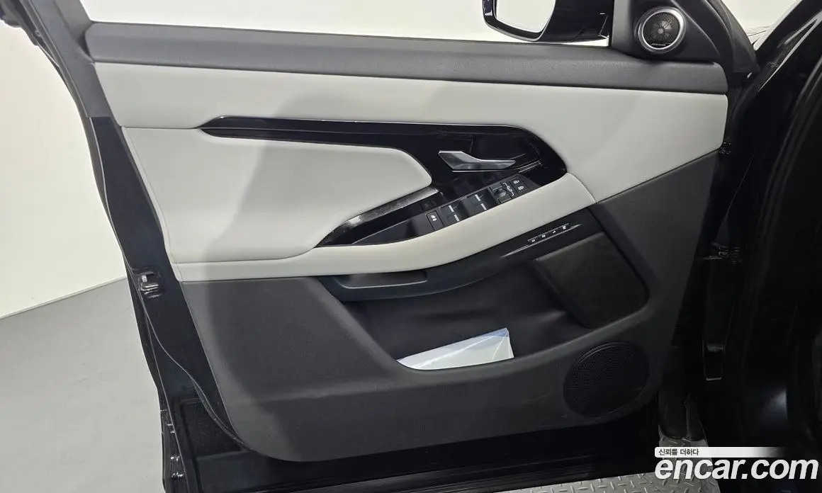 Land Rover Range Rover Evoque 2025 2.0 автомат (гидро), фото 14