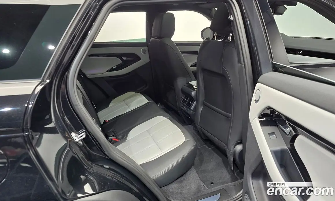 Land Rover Range Rover Evoque 2025 2.0 автомат (гидро), фото 17