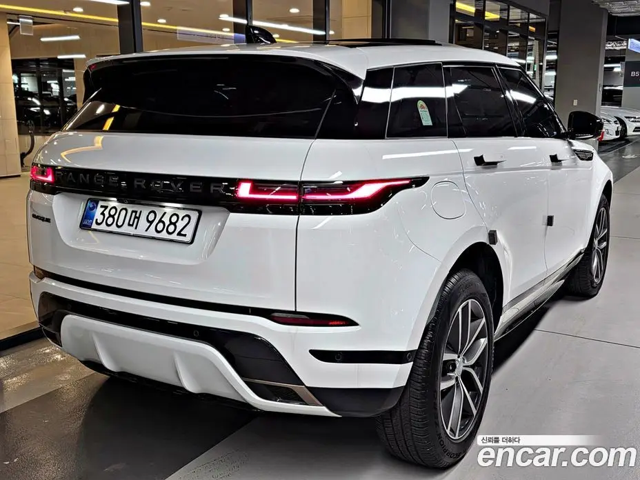 Land Rover Range Rover Evoque 2025 2.0 автомат (гидро), фото 4