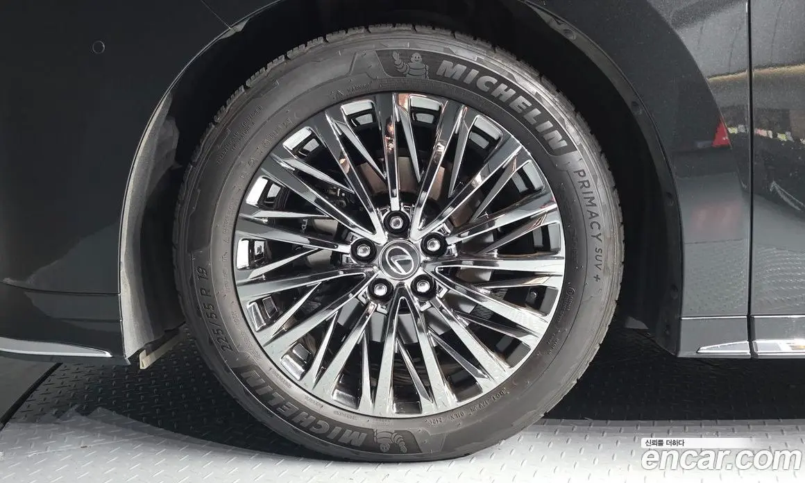 Lexus LM 2024 2.4 автомат (гидро), фото 5