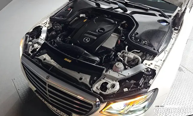 Mercedes-Benz E-Class 2019 2.0 автомат (гидро), миниатюра 5