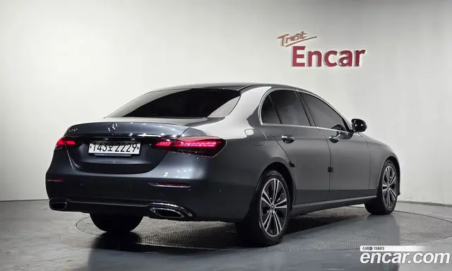 Mercedes-Benz E-Class 2020 2.0 автомат (гидро), миниатюра 2