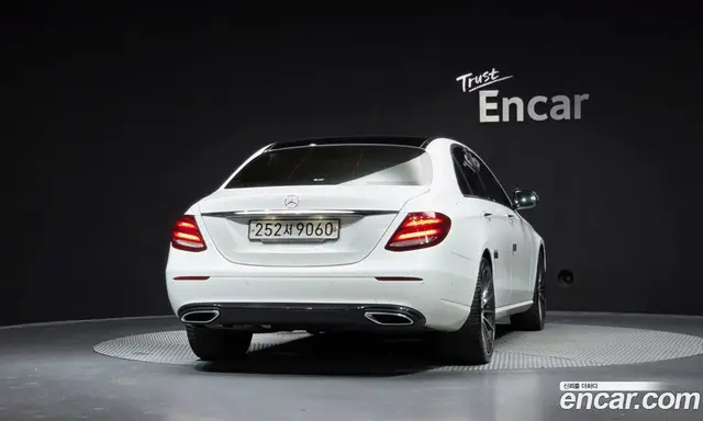 Mercedes-Benz E-Class 2020 2.0 автомат (гидро), миниатюра 4