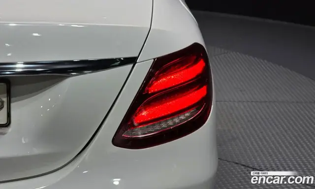 Mercedes-Benz E-Class 2020 2.0 автомат (гидро), миниатюра 9