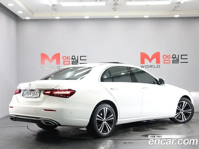 Mercedes-Benz E-Class 2021 2.0 автомат (гидро), миниатюра 3