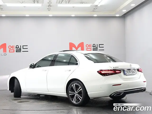 Mercedes-Benz E-Class 2021 2.0 автомат (гидро), миниатюра 4