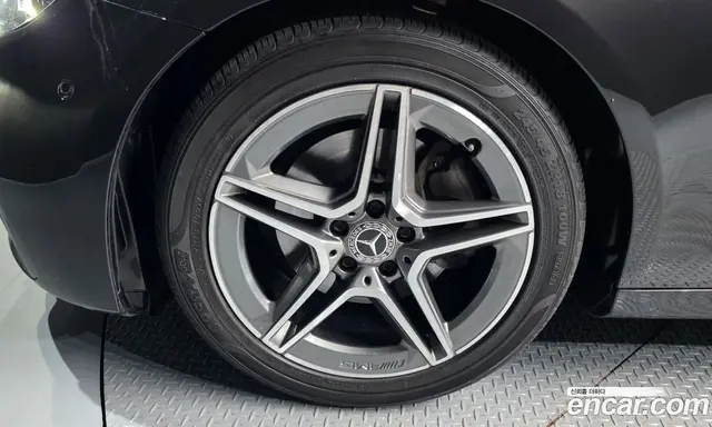 Mercedes-Benz E-Class 2022 2.0 автомат (гидро), миниатюра 5