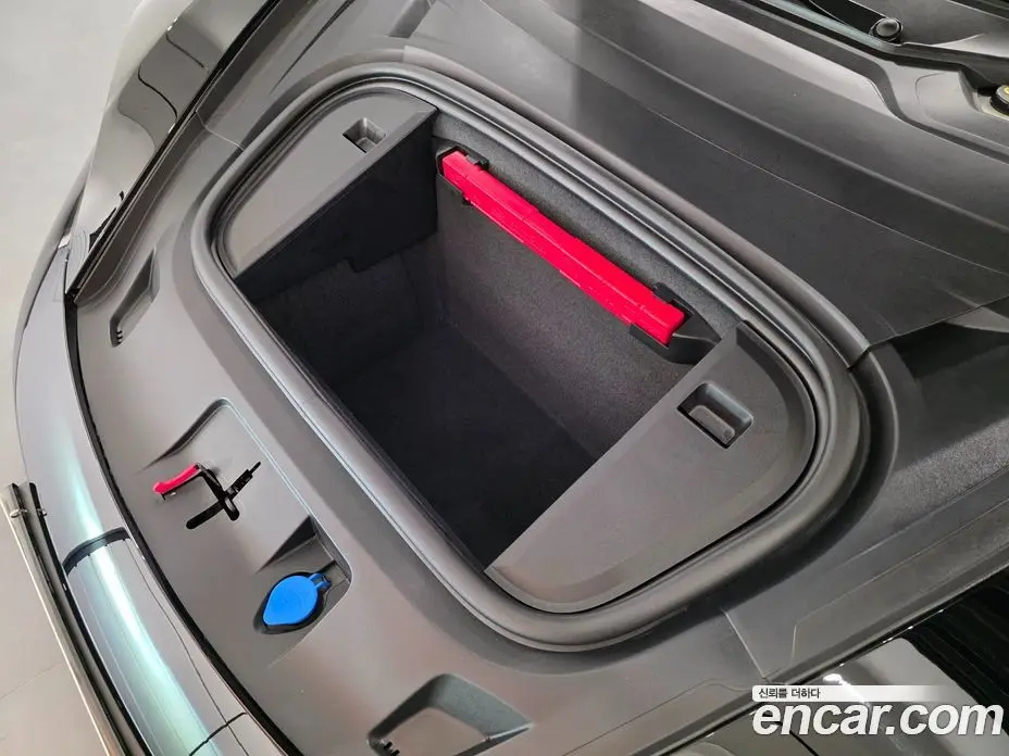 Porsche Taycan 2025 0.1 автомат (гидро), фото 20