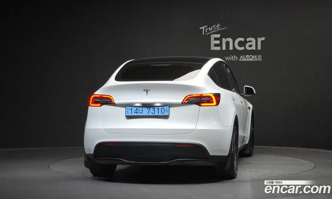 Tesla Model Y 2024 0.2 автомат (гидро), фото 3