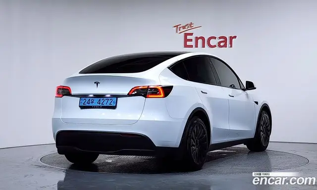 Tesla Model Y, 2024, 27 308 км