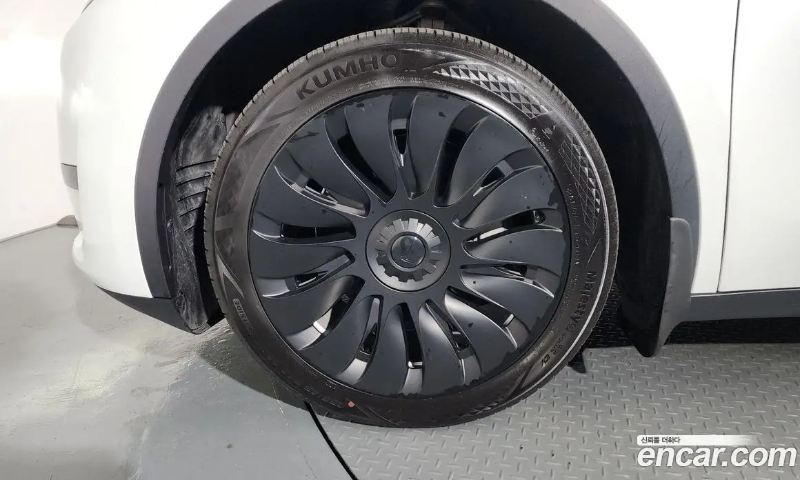Tesla Model Y 2024 0.2 автомат (гидро), фото 4