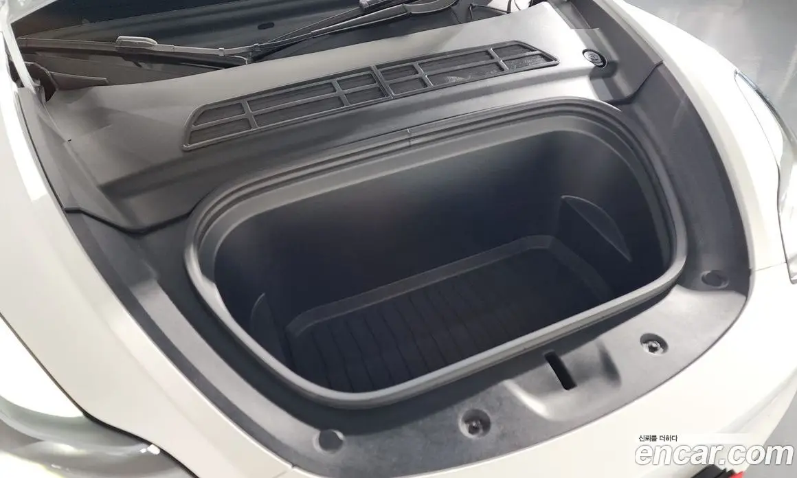 Tesla Model Y 2024 0.2 автомат (гидро), фото 5