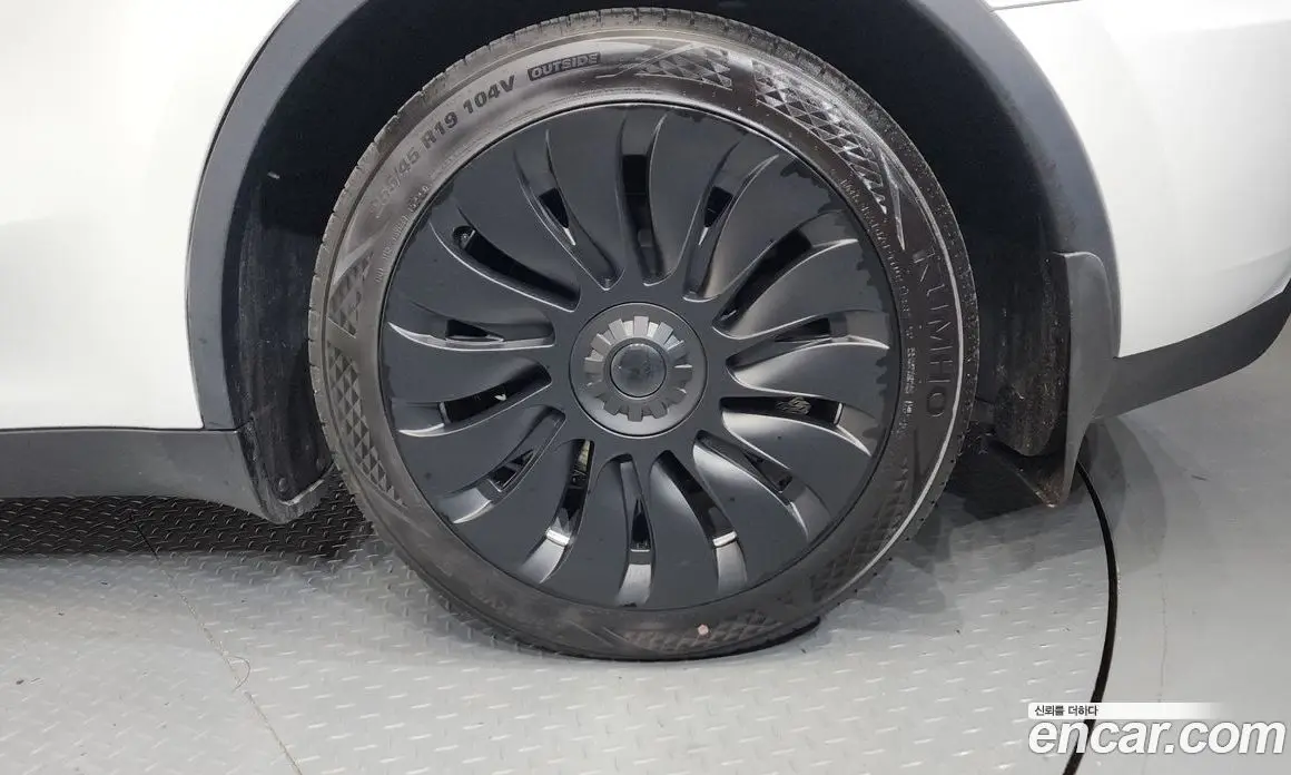 Tesla Model Y 2024 0.2 автомат (гидро), фото 6