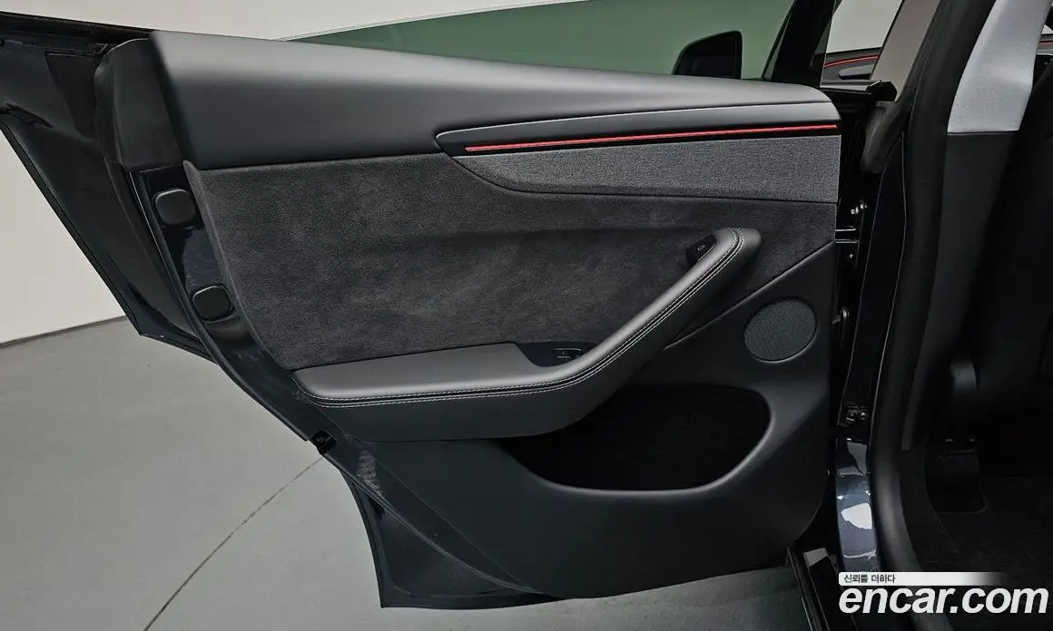 Tesla Model Y 2025 0.2 автомат (гидро), фото 14