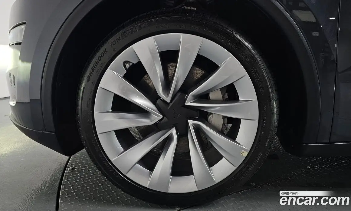 Tesla Model Y 2025 0.2 автомат (гидро), фото 4
