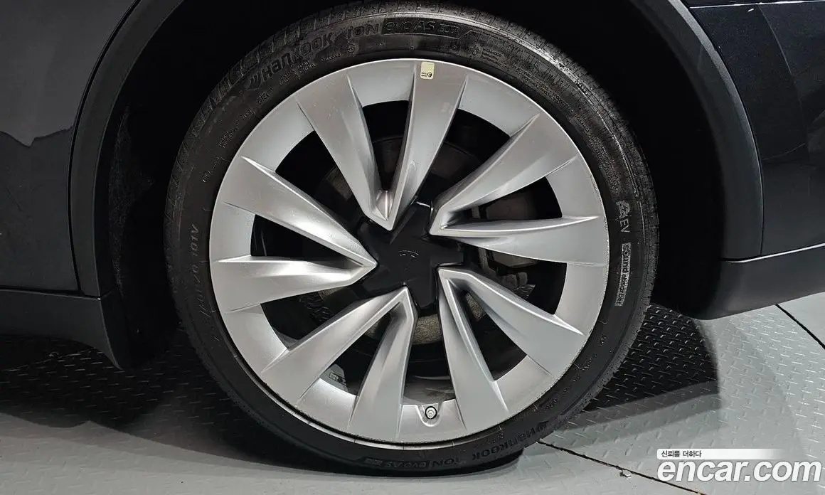 Tesla Model Y 2025 0.2 автомат (гидро), фото 6