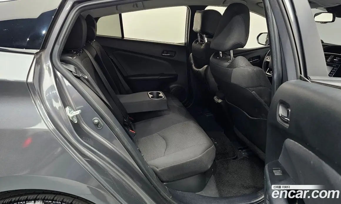 Toyota Prius 2021 1.8 автомат (гидро), фото 11