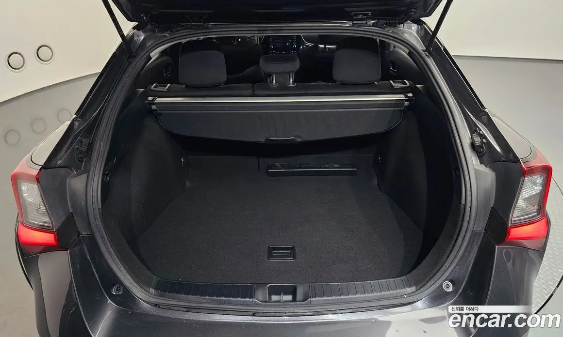 Toyota Prius 2021 1.8 автомат (гидро), фото 16