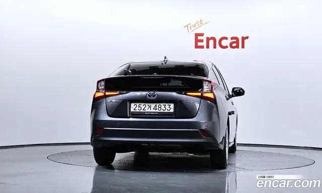 Toyota Prius 2021 1.8 автомат (гидро), миниатюра 4