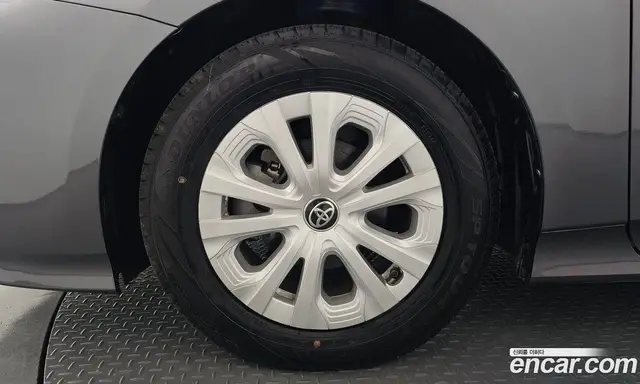 Toyota Prius 2021 1.8 автомат (гидро), миниатюра 5