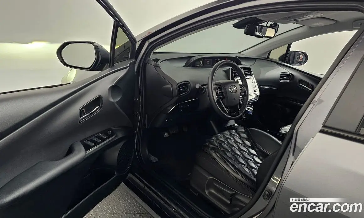 Toyota Prius 2021 1.8 автомат (гидро), фото 10