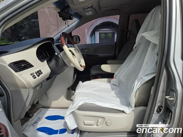 Toyota Sienna 2014 3.5 автомат (гидро), миниатюра 7