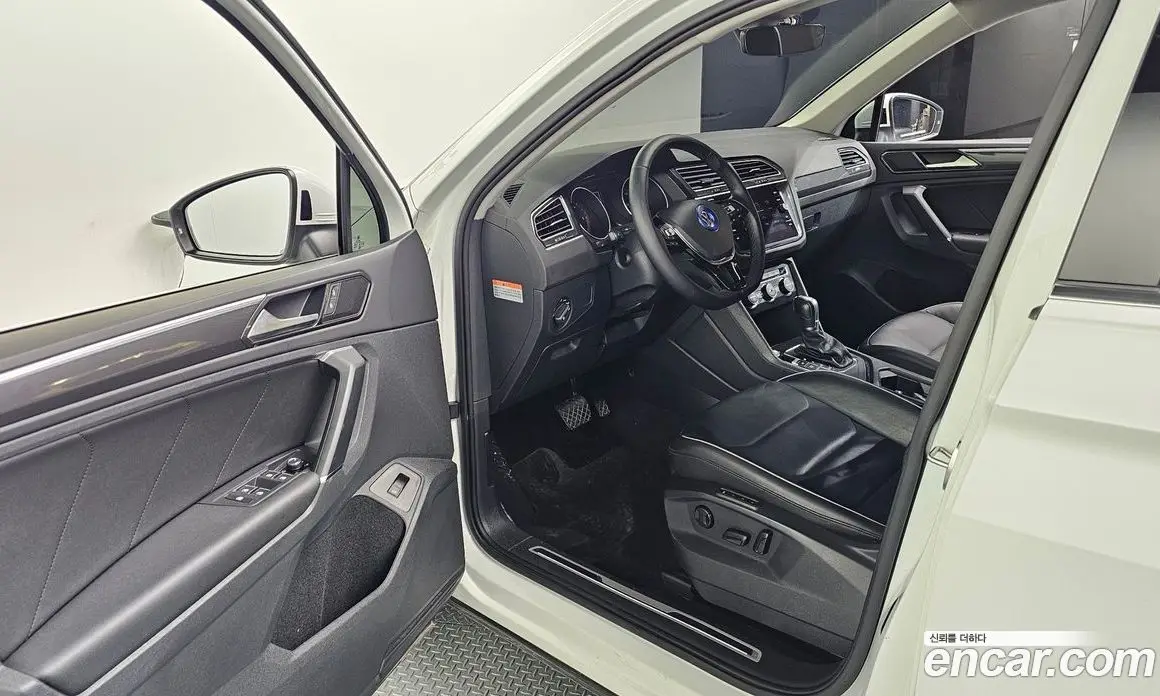 Volkswagen Tiguan 2018 2.0 автомат (гидро), фото 12