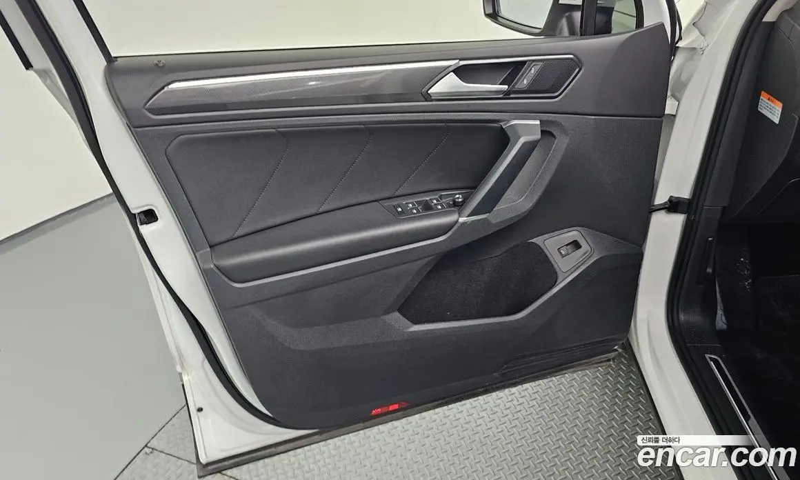 Volkswagen Tiguan 2018 2.0 автомат (гидро), фото 13