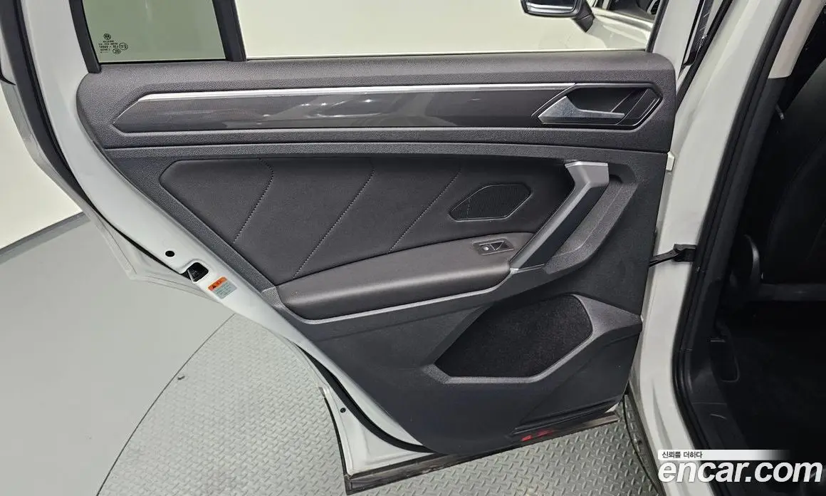 Volkswagen Tiguan 2018 2.0 автомат (гидро), фото 14
