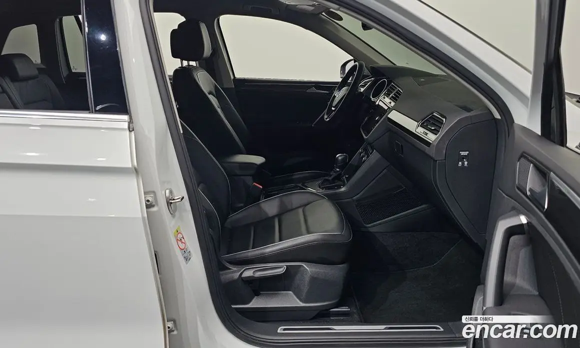 Volkswagen Tiguan 2018 2.0 автомат (гидро), фото 15