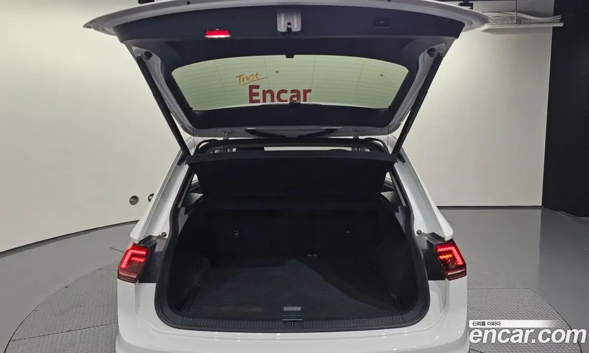 Volkswagen Tiguan 2018 2.0 автомат (гидро), фото 22