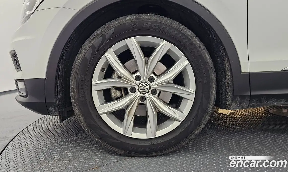 Volkswagen Tiguan 2018 2.0 автомат (гидро), фото 4