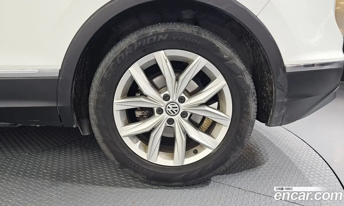 Volkswagen Tiguan 2018 2.0 автомат (гидро), фото 6
