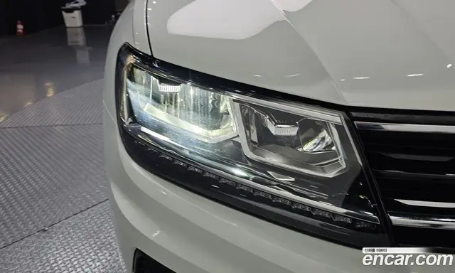 Volkswagen Tiguan 2018 2.0 автомат (гидро), миниатюра 7