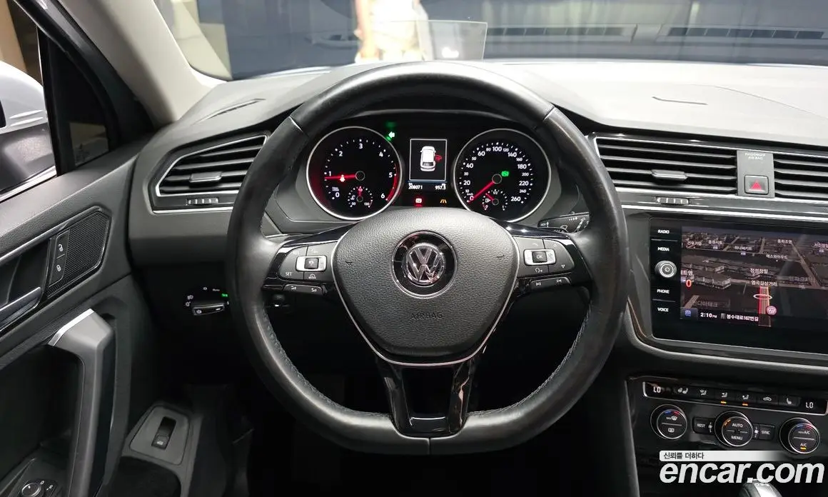 Volkswagen Tiguan 2018 2.0 автомат (гидро), фото 13