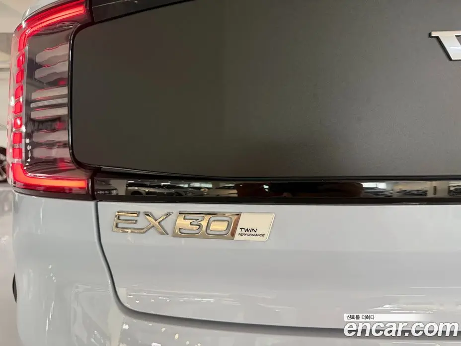 Volvo EX30 2025 0.2 автомат (гидро), фото 16