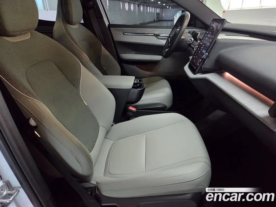 Volvo EX30 2025 0.2 автомат (гидро), фото 10