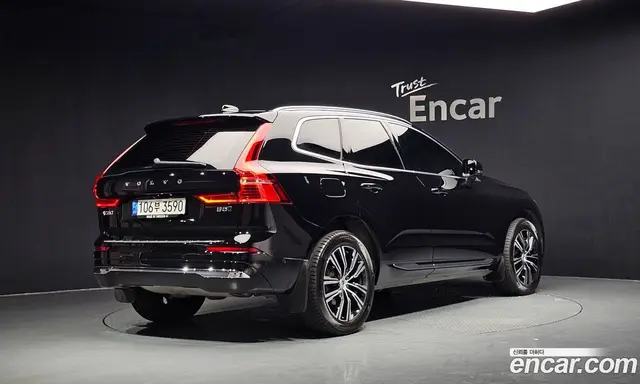 Volvo XC60 2021 2.0 автомат (гидро), миниатюра 2