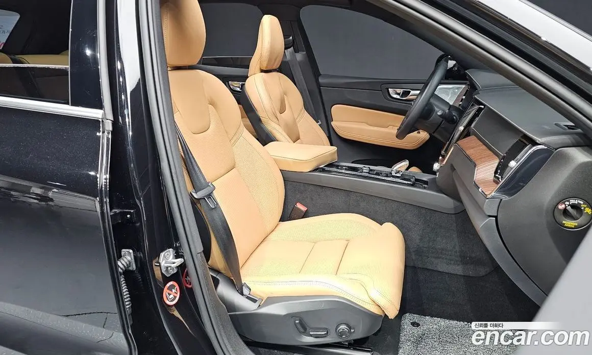 Volvo XC60 2021 2.0 автомат (гидро), фото 11