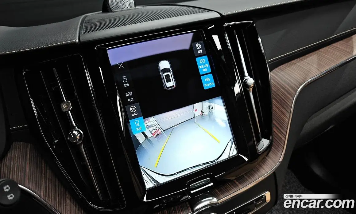 Volvo XC60 2021 2.0 автомат (гидро), фото 16