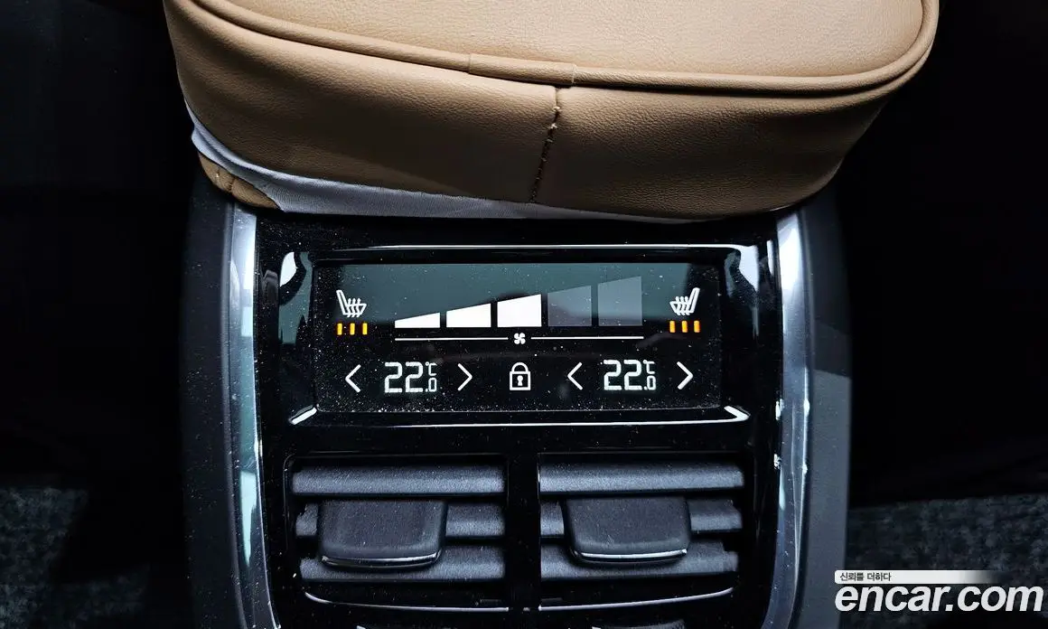 Volvo XC60 2021 2.0 автомат (гидро), фото 19