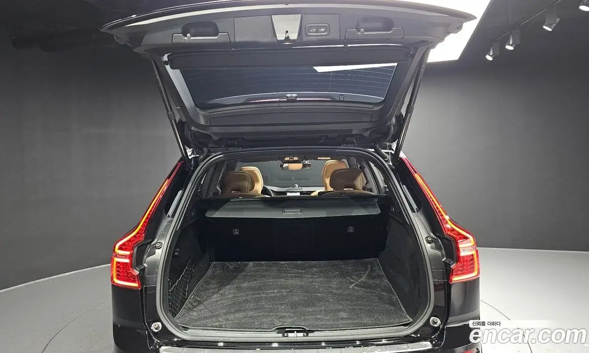 Volvo XC60 2021 2.0 автомат (гидро), фото 20