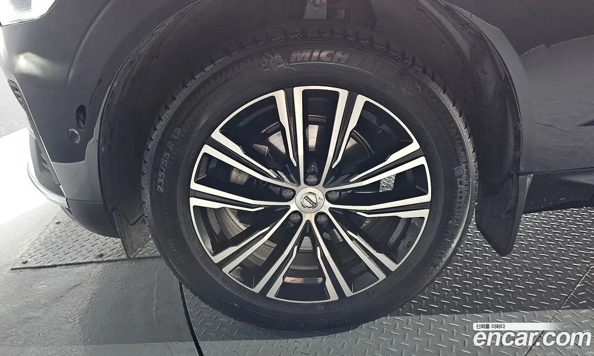 Volvo XC60 2021 2.0 автомат (гидро), фото 5