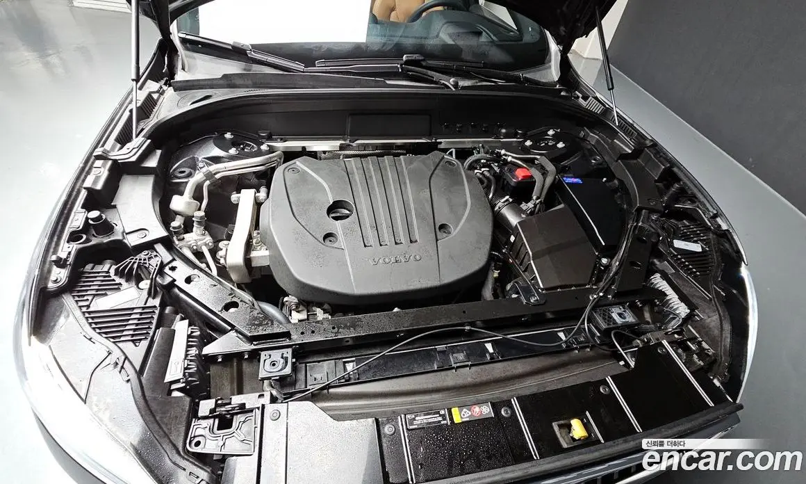 Volvo XC60 2021 2.0 автомат (гидро), фото 6