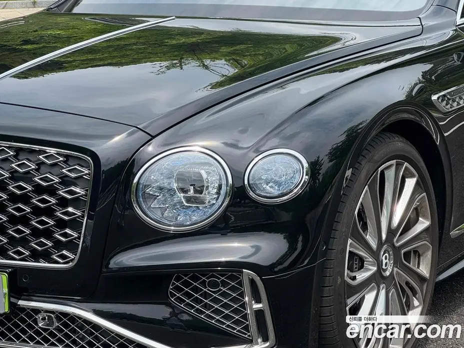 Bentley Flying Spur 2025 4.0 автомат (гидро), фото 4