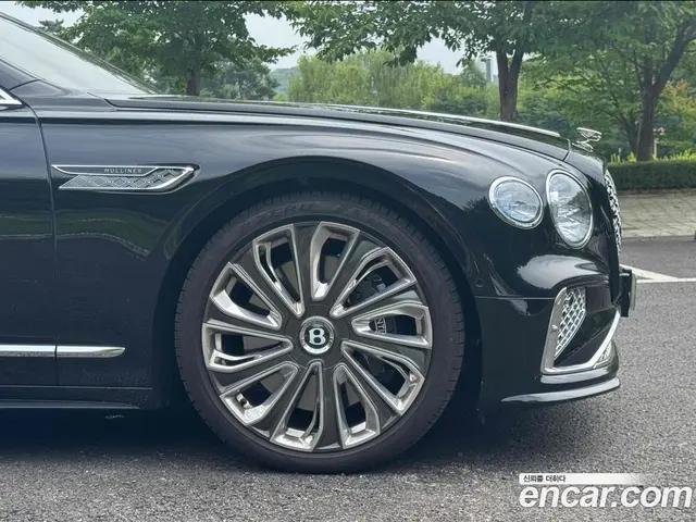 Bentley Flying Spur 2025 4.0 автомат (гидро), миниатюра 5