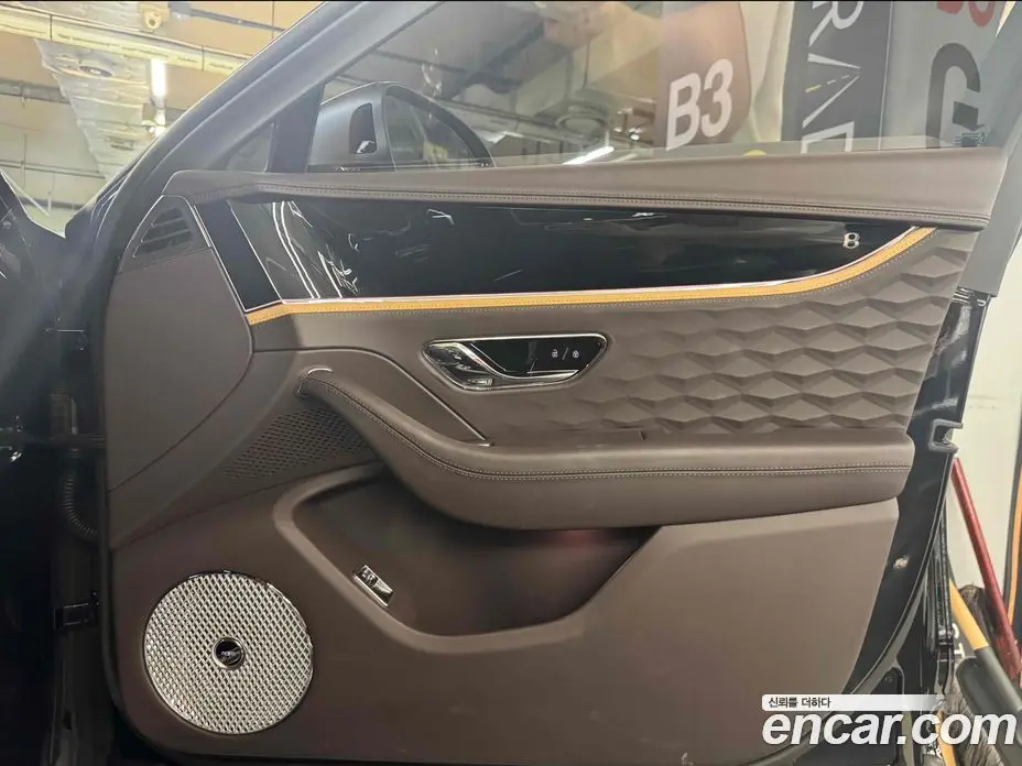 Bentley Flying Spur 2025 4.0 автомат (гидро), фото 6